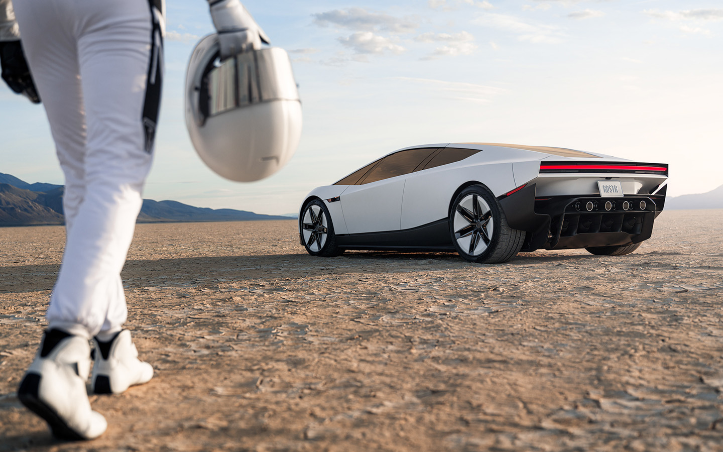 Суперпылесос и ракетные моторы. Неожиданные факты о новой Tesla Roadster