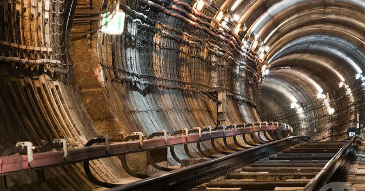 Самый длинный перегон в метро санкт петербурга. ГУП Петербургский метрополитен. Тоннели Санкт Петербургского метрополитена. Петербургский метрополитен тоннели. Тоннели Невско Василеостровской линии.