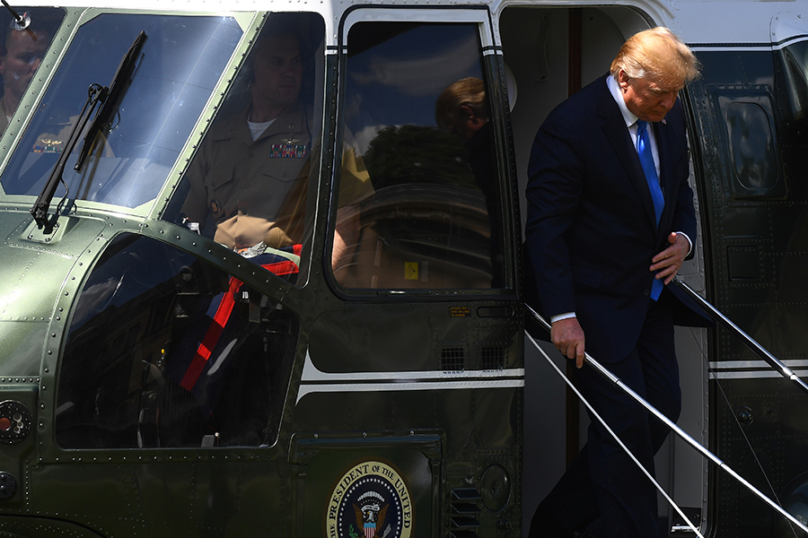 Дональд Трамп и его жена Мелания прибыли к Букингемскому дворцу на вертолете
