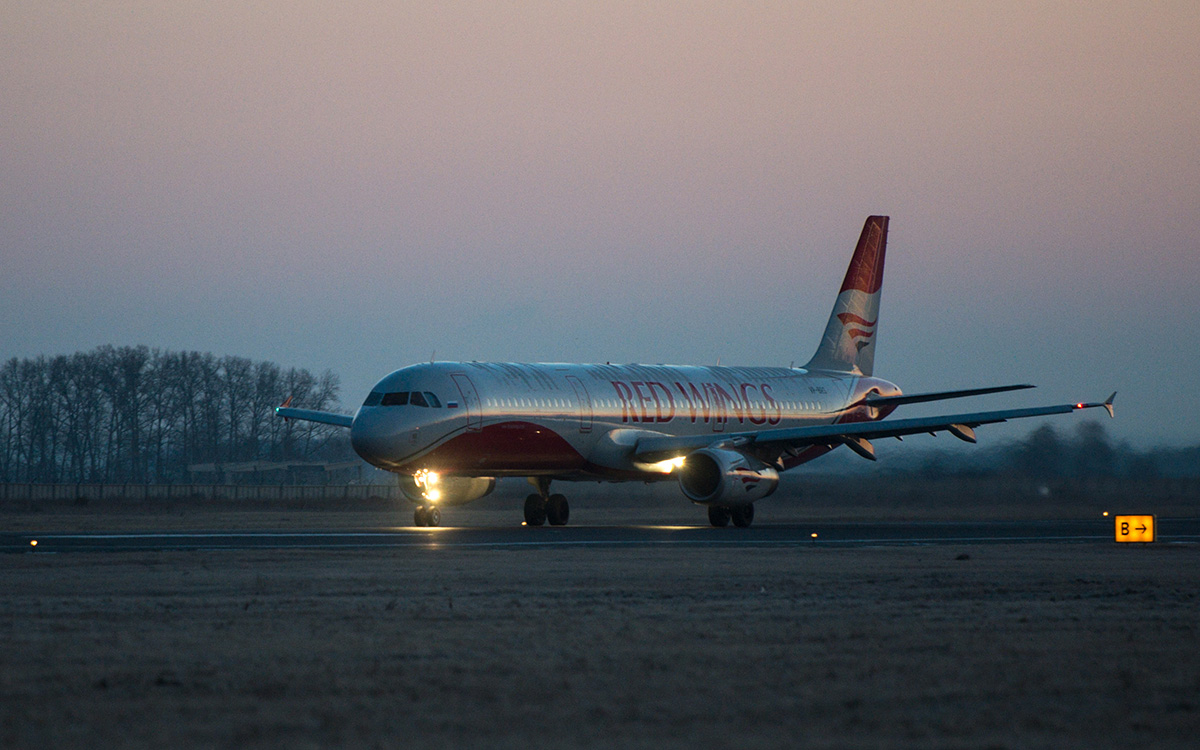 Летевший из Челябинска в Норильск самолет вернулся в аэропорт вылета