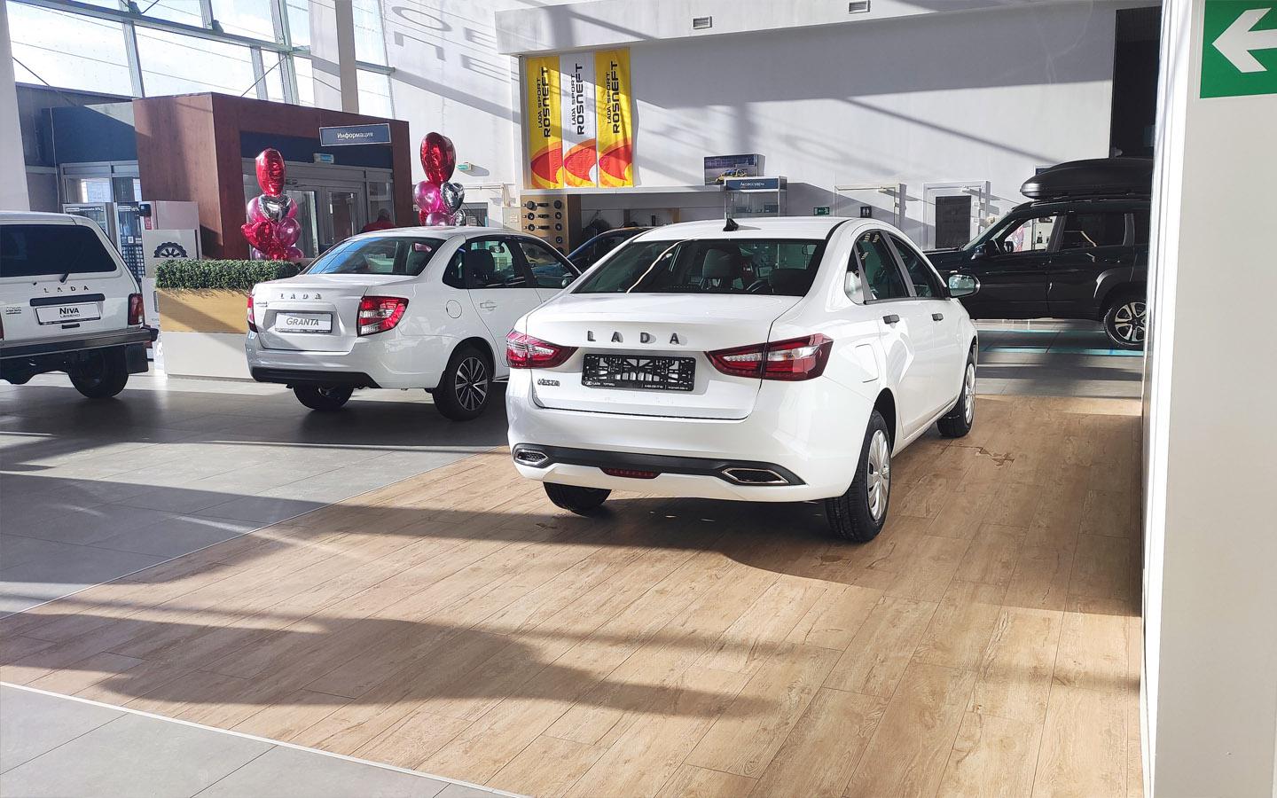АвтоВАЗ анонсировал старт продаж Lada в Дубае