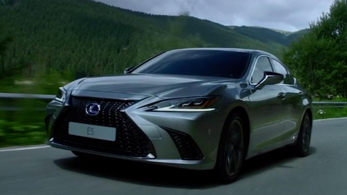 Первая реклама, написанная ИИ от Lexus