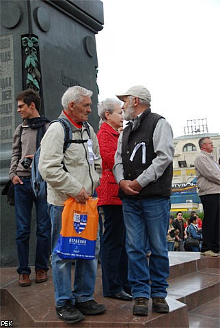 Многотысячная прогулка по московским бульварам 