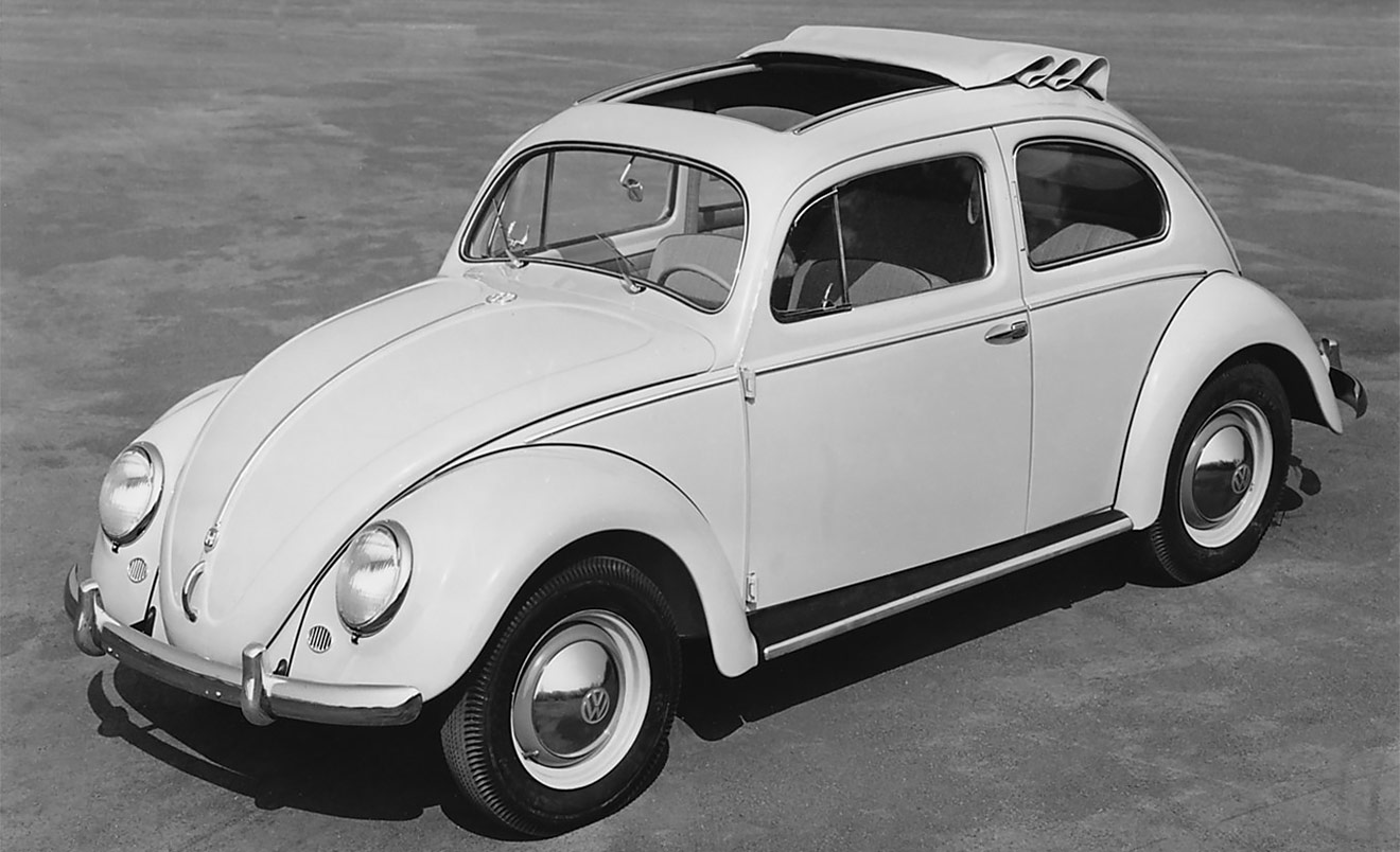Легендарный Volkswagen Beetle нашел свое отражение на пятидолларовой монете Либерии, которая была выпущена в 2000 году. Сюжет изображает увеселительную поездку двух молодых людей на классическом Kafer, у которого багажник расположен спереди.
