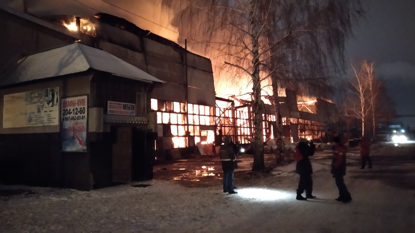 Пожар на складе, площадью 5,2 тыс. кв. метров, проверяет прокуратура