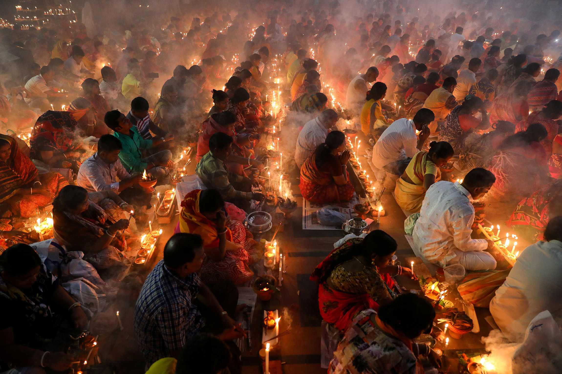 5 ноября, Дакка, Бангладеш. Индуисты&nbsp;во время религиозного праздника Rakher Upabash

