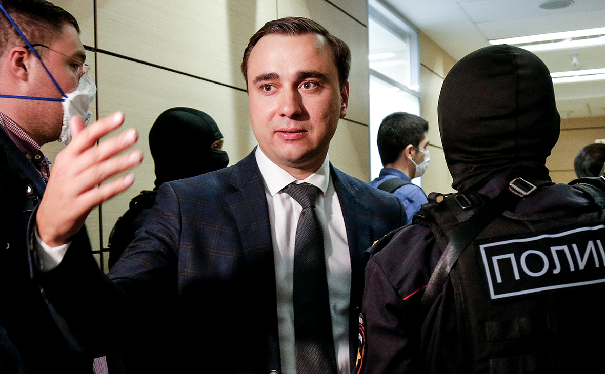 Ведущие канала команды Навального стали фигурантами уголовного дела"/>













