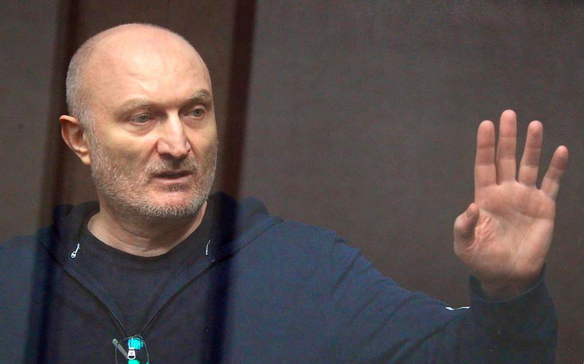 Суд дал пожизненный срок главарю крупнейшей в России банды киллеров