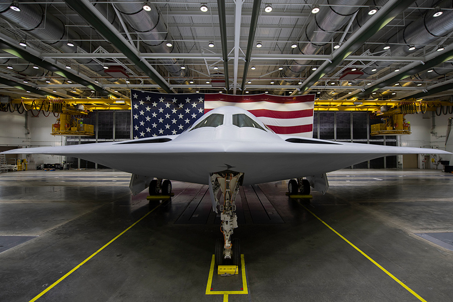В середине 2020-х США планируют поставить на вооружение новый стелс-бомбардировщик B-21 Raider. Этот самолет сможет доставлять как гравитационные бомбы B61, так и разрабатываемые сейчас крылатые ракеты AGM-181 LRSO