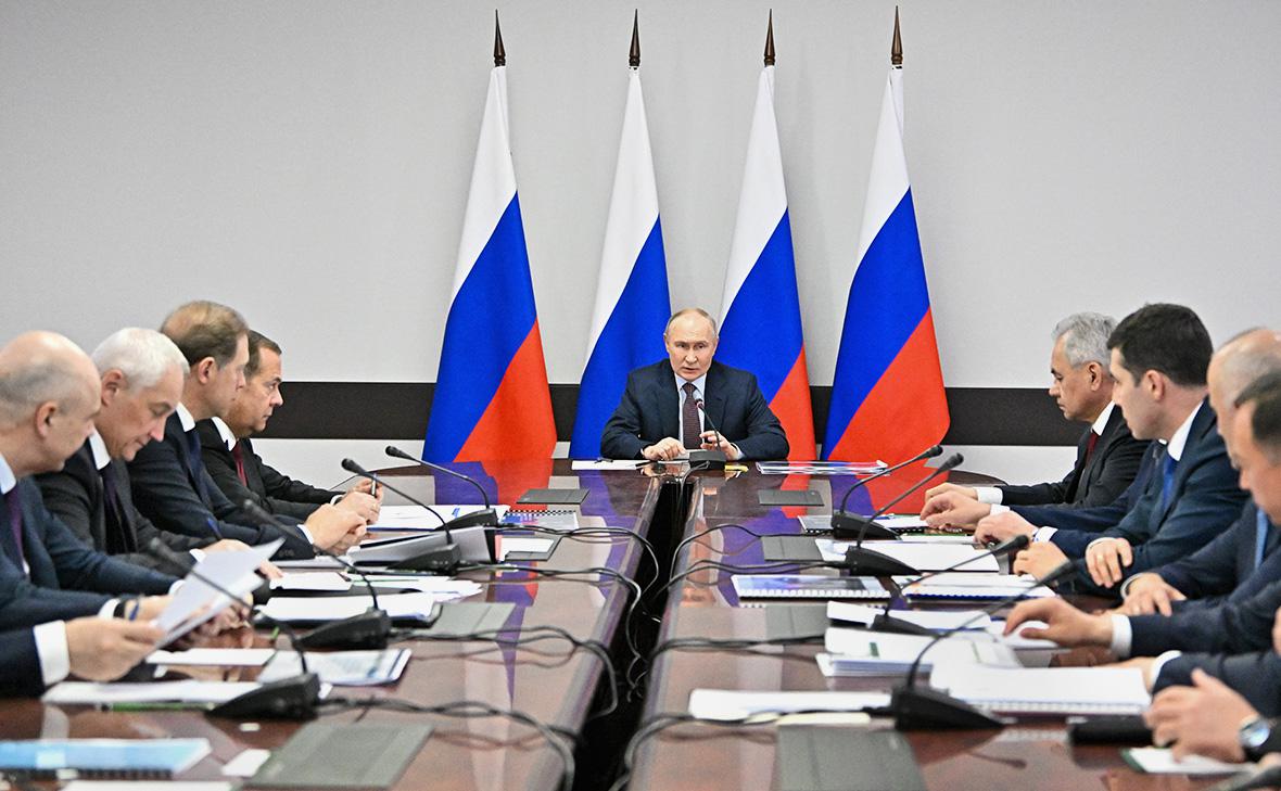 Владимир Путин на встрече с руководителями предприятий ОПК