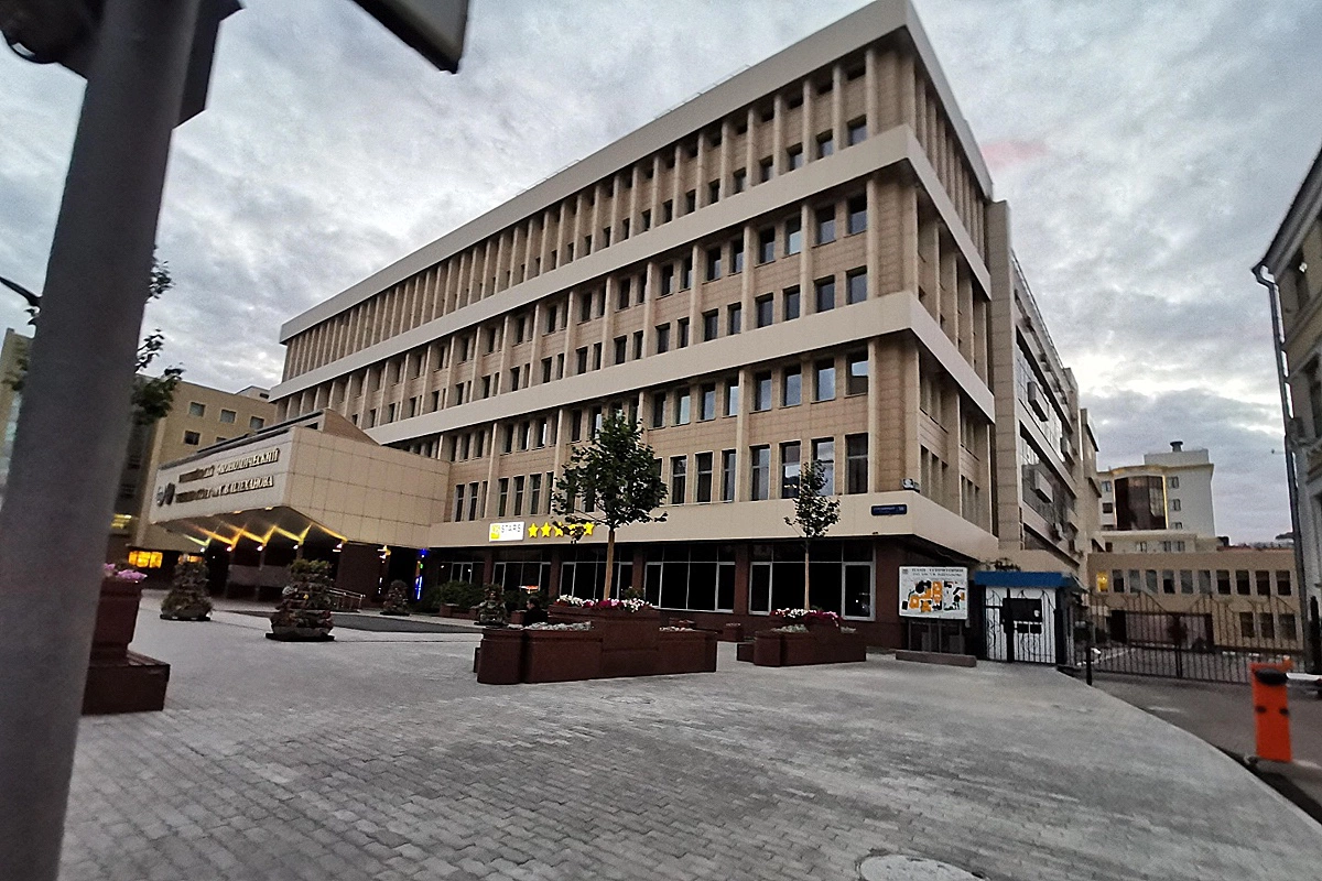 Корпус РЭУ им. Г.В. Плеханова в наши дни.  