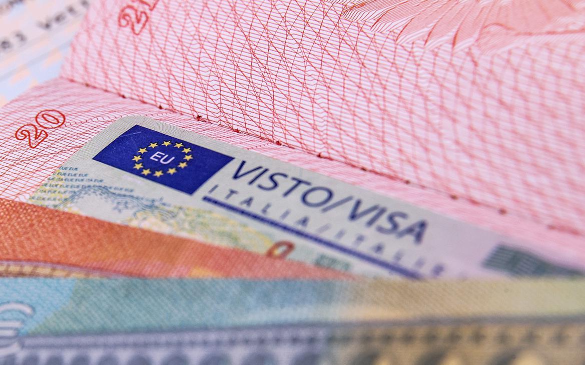 Россиянам стали чаще выдавать шенгенские визы. Инфографика
