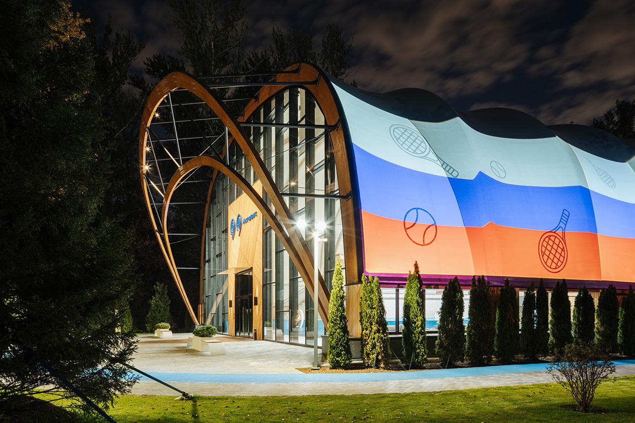 Деревянный теннисный корт, созданный компанией &laquo;Смарт Вуд&raquo; по заказу государственного унитарного предприятия &laquo;Мосгортранс&raquo;