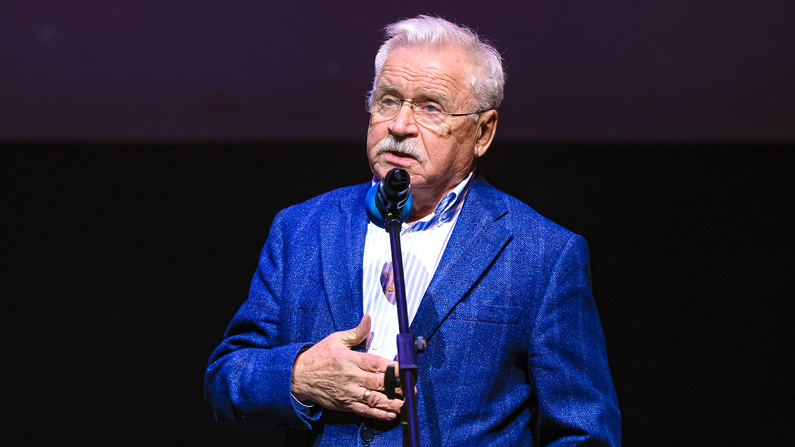 Сергей Никоненко во время юбилейного вечера в честь 80-летия актера Александра Михайлова в Центральном доме кинематографистов в 2024 году