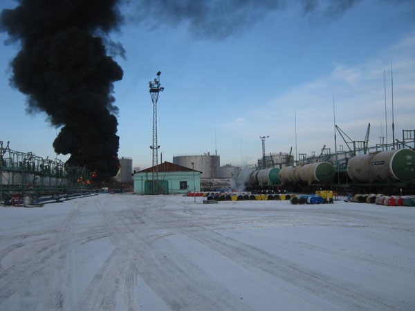В Красноярске потушен резервуар с нефтепродуктами. ФОТО