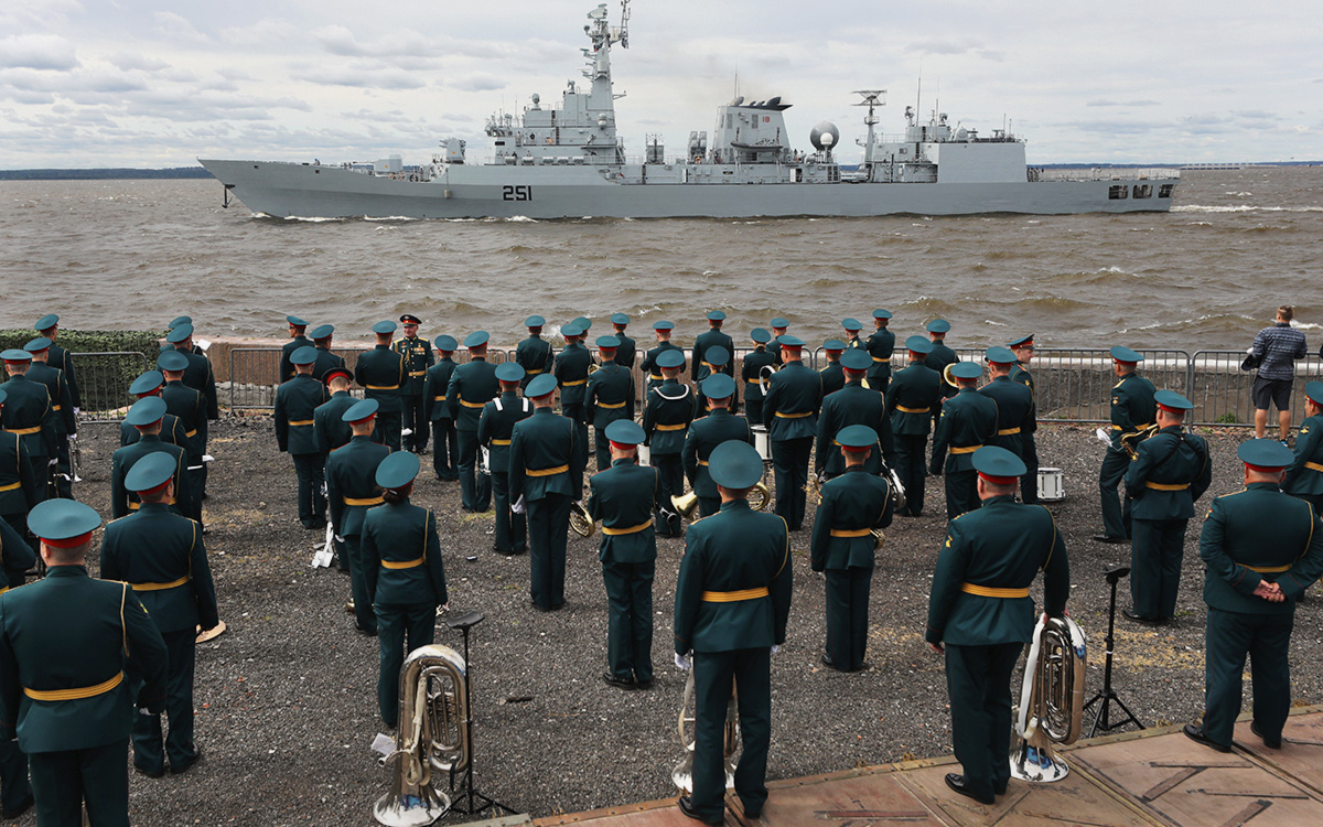 Корабли Индии и Ирана поучаствовали в генеральной репетиции парада ВМФ