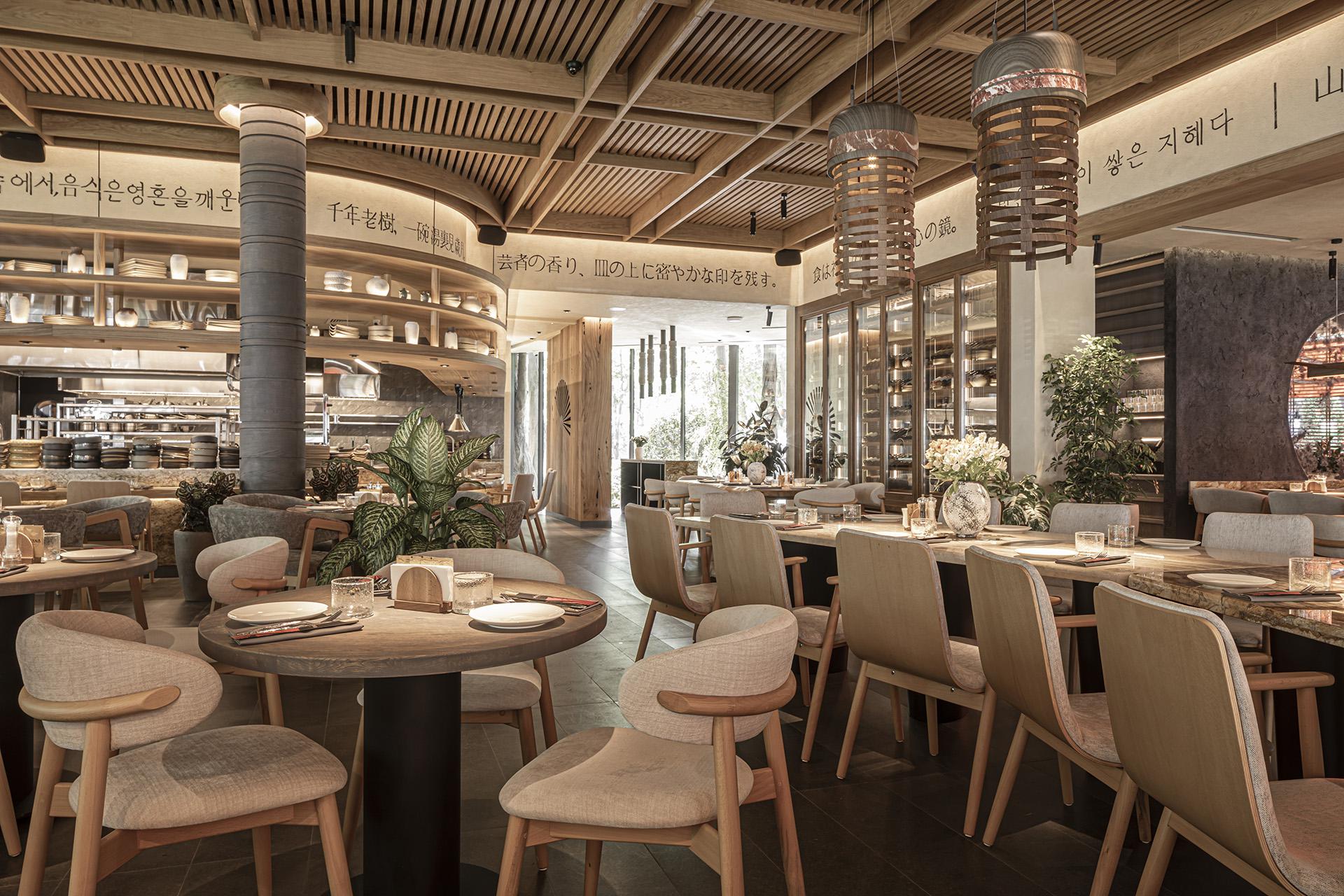 Интерьер ресторана Kitana Asia Grill