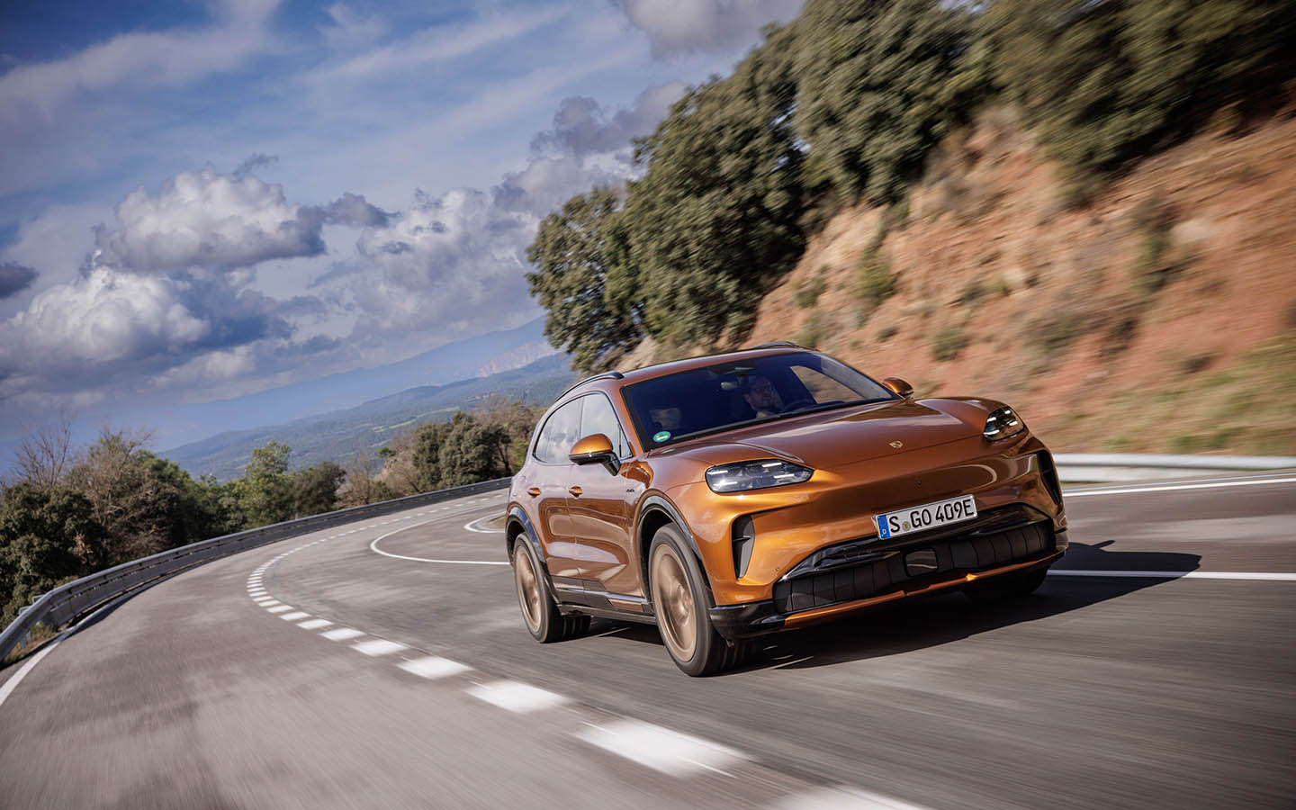 Тормоза превосходны, поскольку большая часть торможения осуществляется за счет рекуперативного торможения