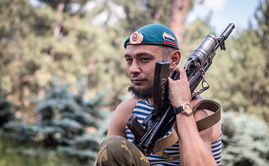 Боец ополчения в расположении бригады под поселком Марьинка в Донецкой области

Архивное фото