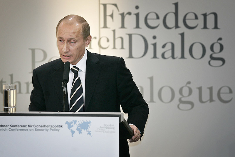 2007&nbsp;год: в&nbsp;феврале Владимир Путин выступил на&nbsp;Мюнхенской конференции по&nbsp;безопасности, обвинив США в&nbsp;навязывании своих интересов другим государствам
