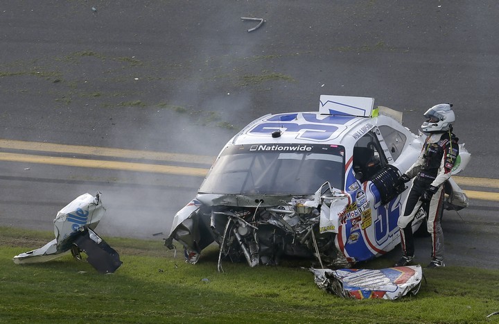На гонках NASCAR в США столкнулись 10 машин