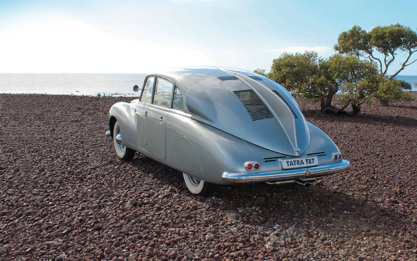 Чудо из Чехословакии. Первый в России тест-драйв Tatra T87 :: Autonews