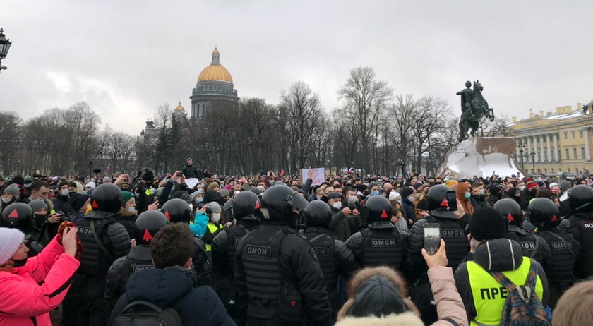 Акция протеста в поддержку Алексея Навального в Петербурге