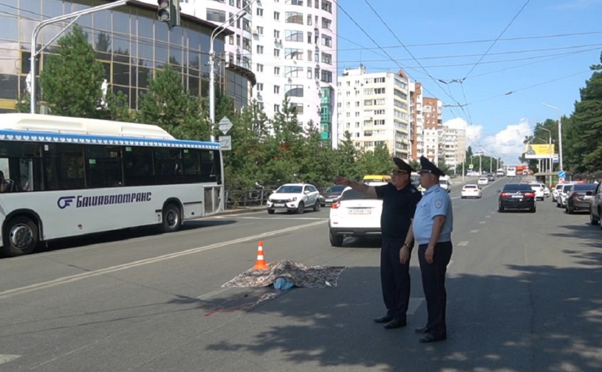 Фото с места смертельной аварии в Зеленой роще в Уфе 27 июля