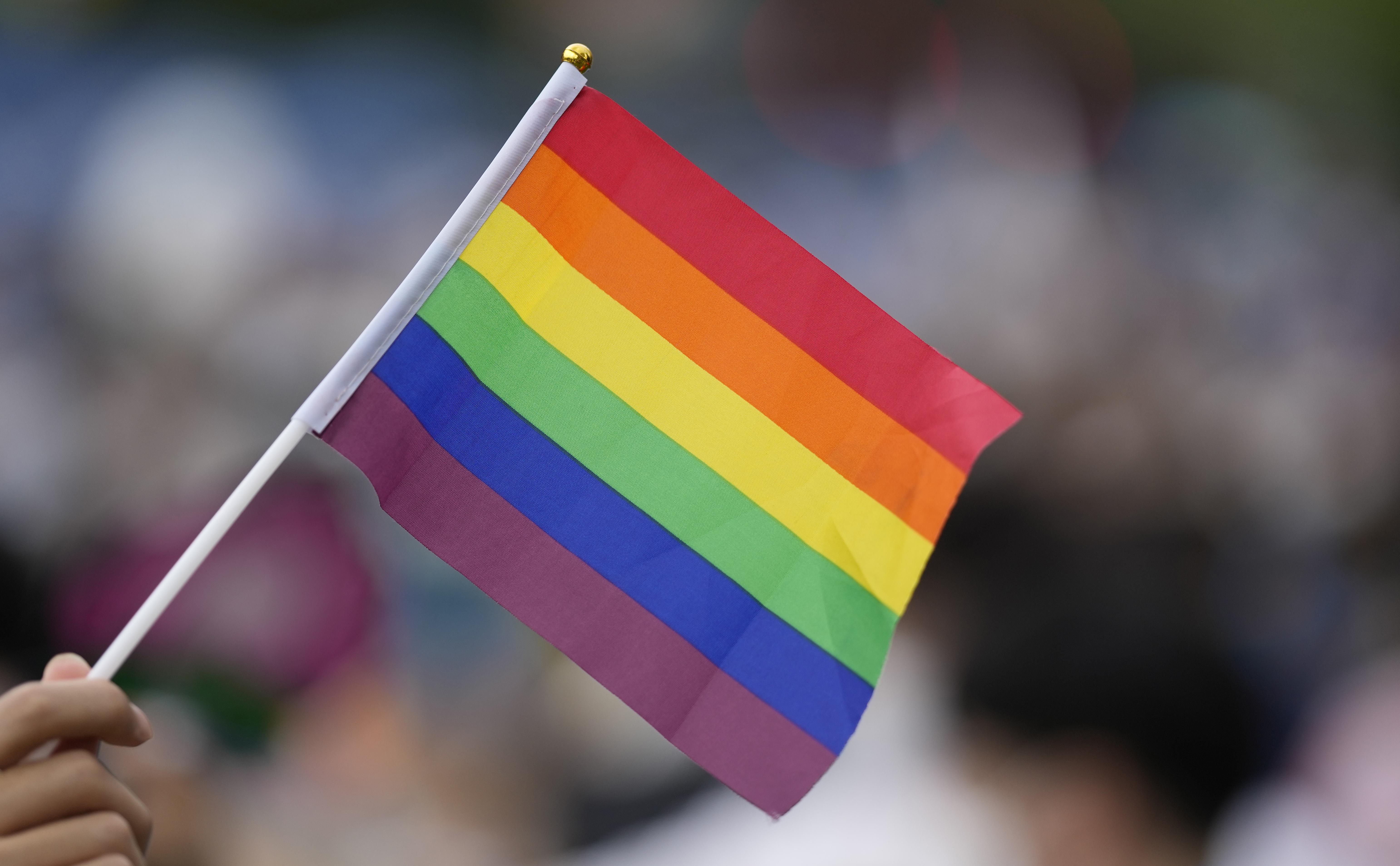 Зеленский поручил рассмотреть вопрос легализации однополых браков"/>













