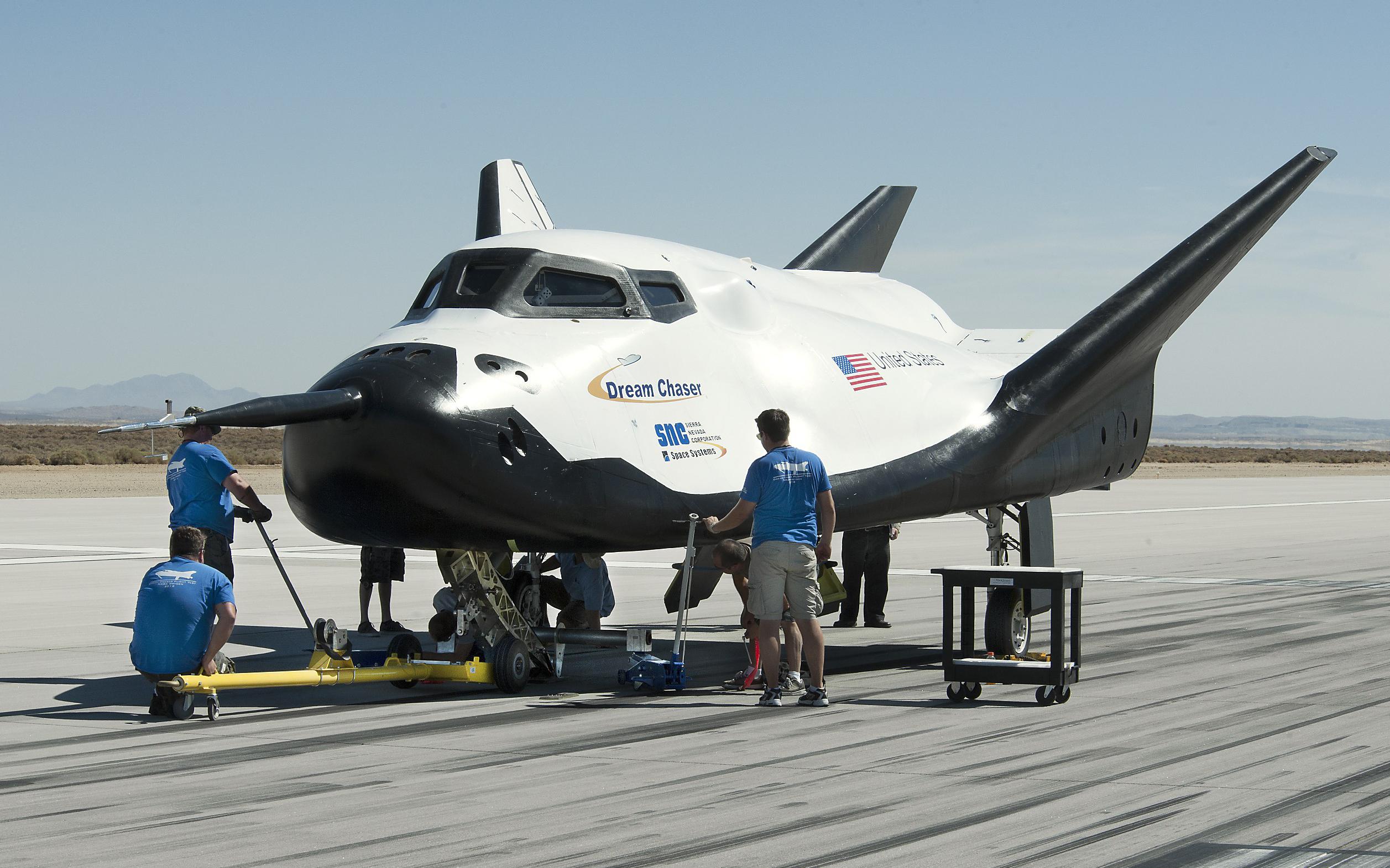 Первая&nbsp;модель орбитального самолета Dream Chaser