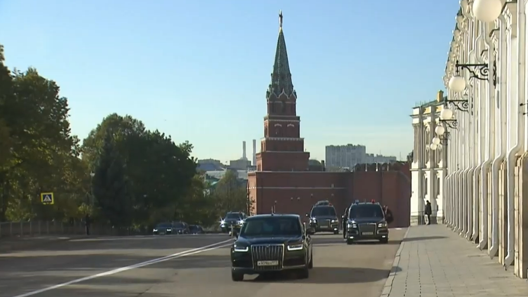 Как Путин и президент ОАЭ приезжали в Кремль на одном Aurus. Видео