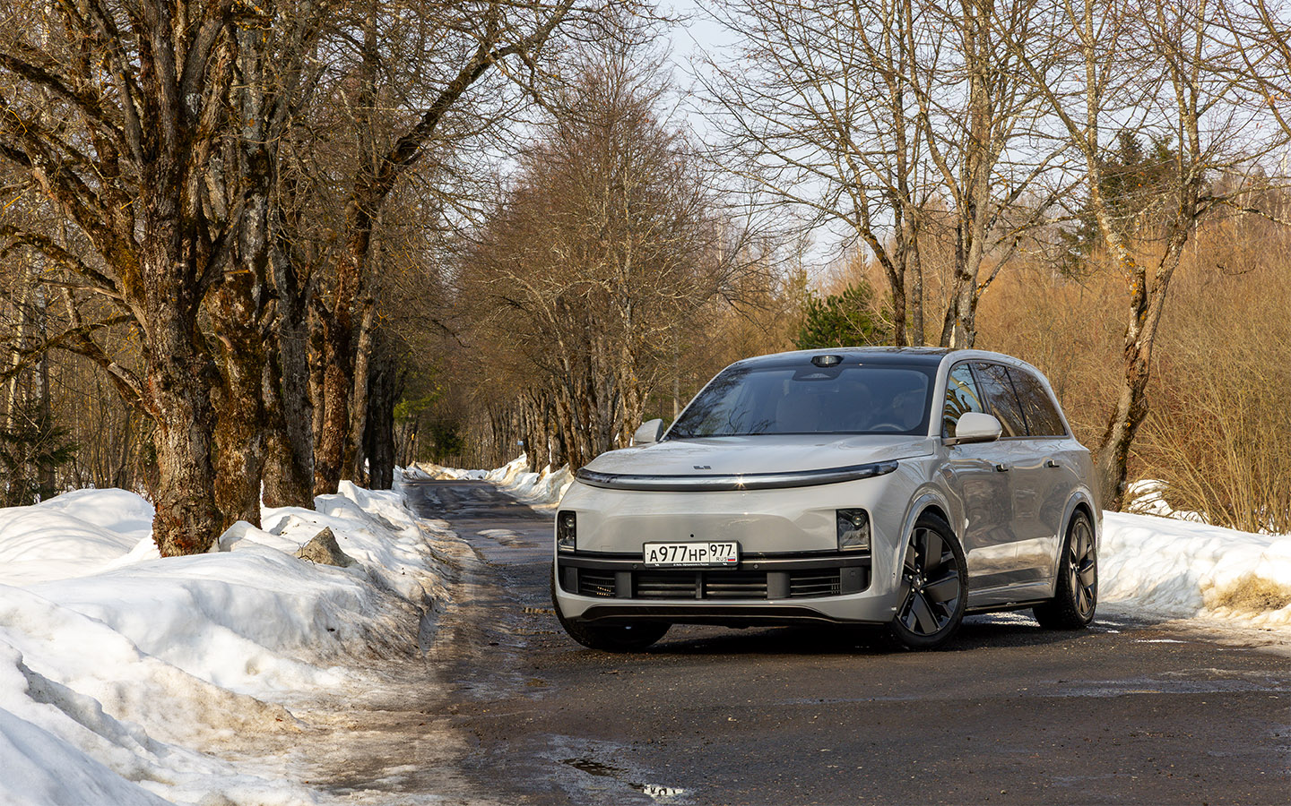 Головная оптика на&nbsp;Lixiang L9 размещена не очень удачно: в весеннюю&nbsp;распутицу фары довольно быстро загрязняются