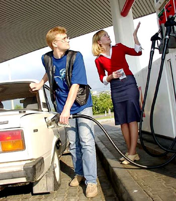 Цены на бензин в России выросли на 0,9%