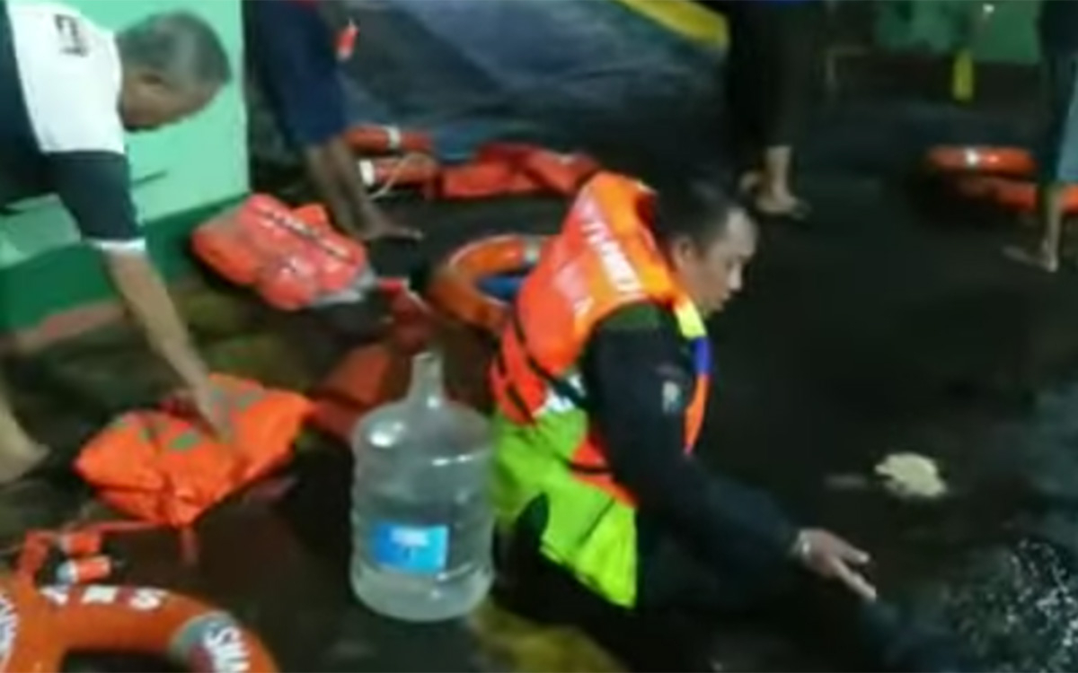 При крушении судна у берегов Бали погибли шесть человек