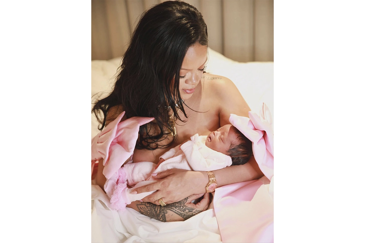 Рианна с новорожденной дочкой Рокки Айриш