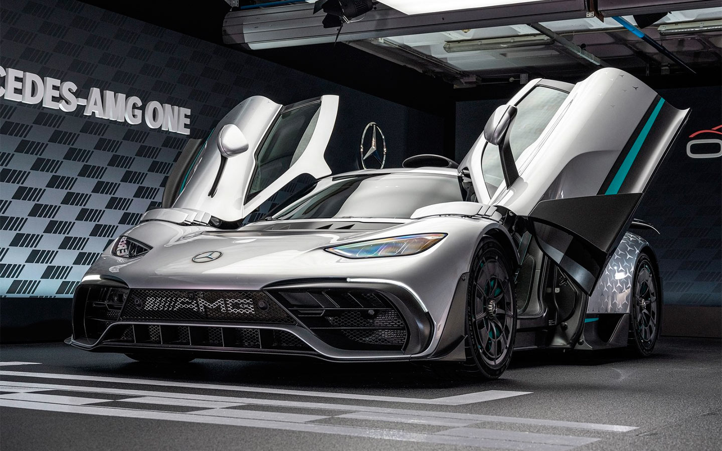 Mercedes представил суперкар AMG ONE: 1063 л.с. и сразу 5 двигателей ::  Autonews