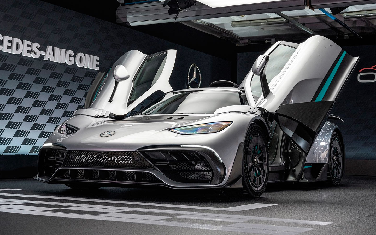 Mercedes представил суперкар AMG ONE: 1063 л.с. и сразу 5 двигателей :: Autonews