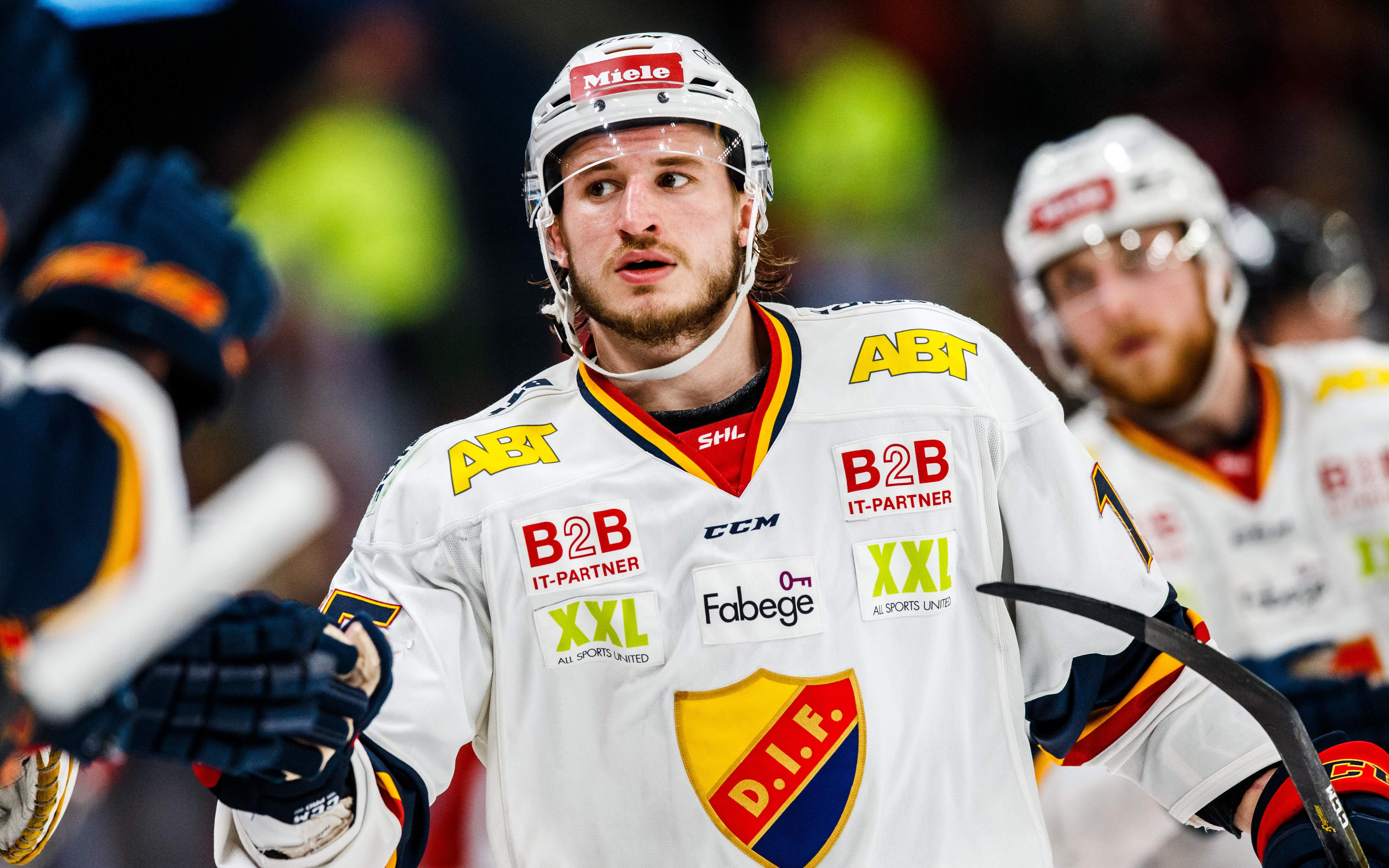 Нежелающий выступать в КХЛ швед прибыл в расположение «Динамо» :: Хоккей :: РБК Спорт