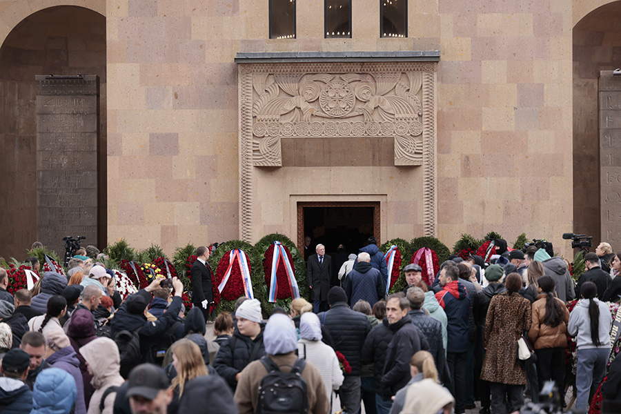 Кеосаян зимой пережил клиническую смерть и впал в кому. Об этом стало известно через несколько дней после дня рождения режиссера: 4 января ему исполнилось 59 лет.