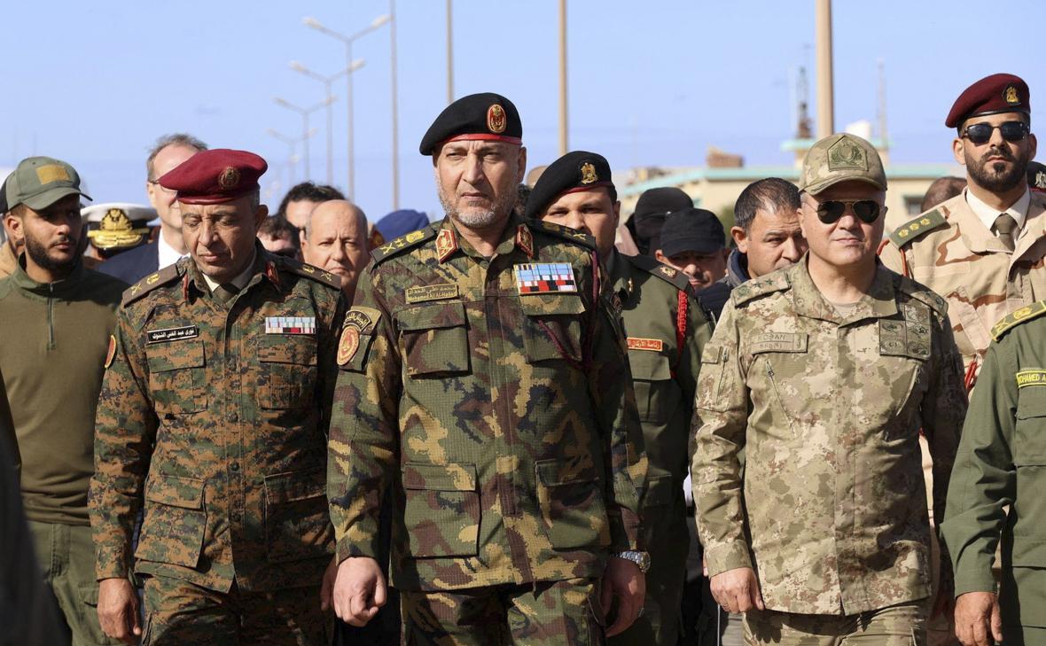 Мохаммед Али аль-Хаддад (в центре)