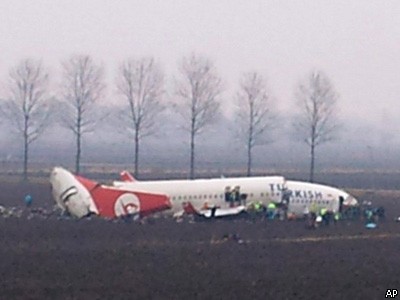 Авиакатастрофа в Амстердаме: самолет развалился на три части