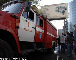 В Москве при пожаре в жилом доме две девушки выпрыгнули из окна