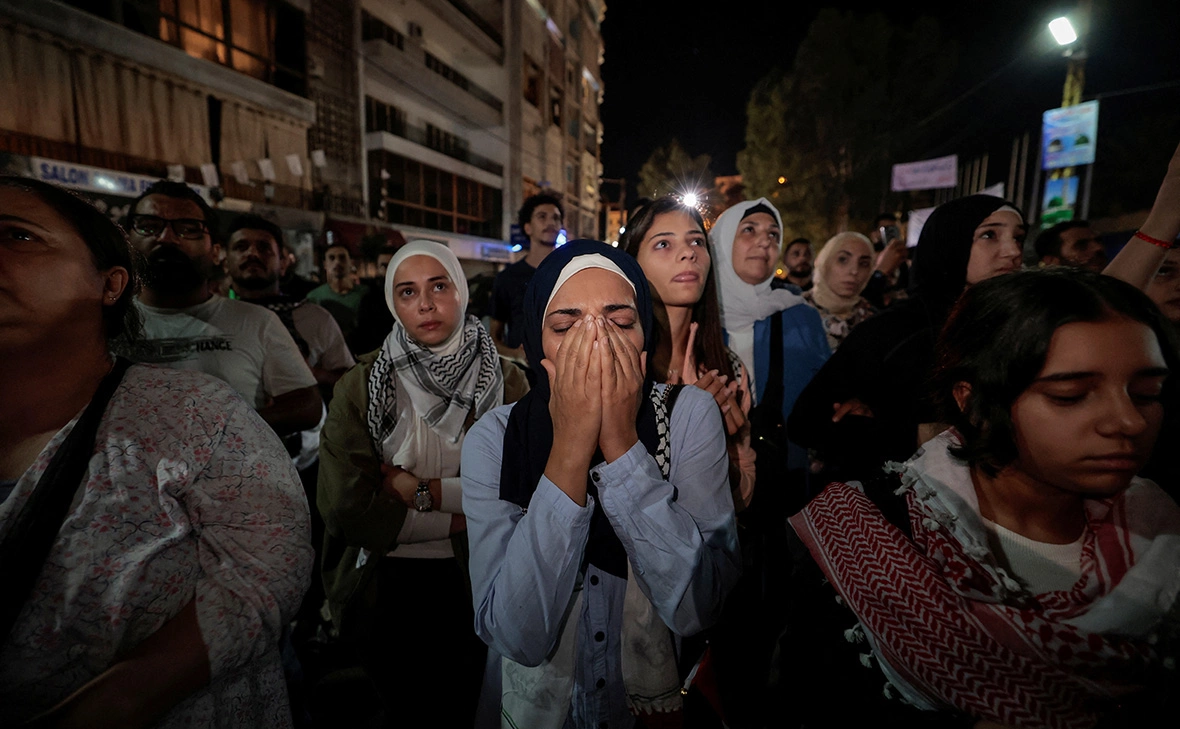 Zohra Bensemra / Reuters