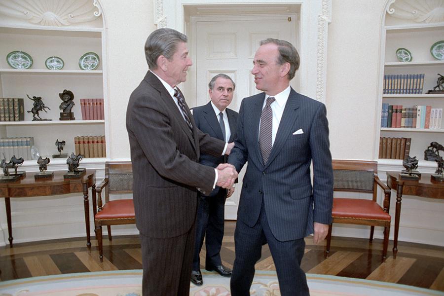 Руперт Мердок на встрече с Рональдом Рейганом, 1983 год