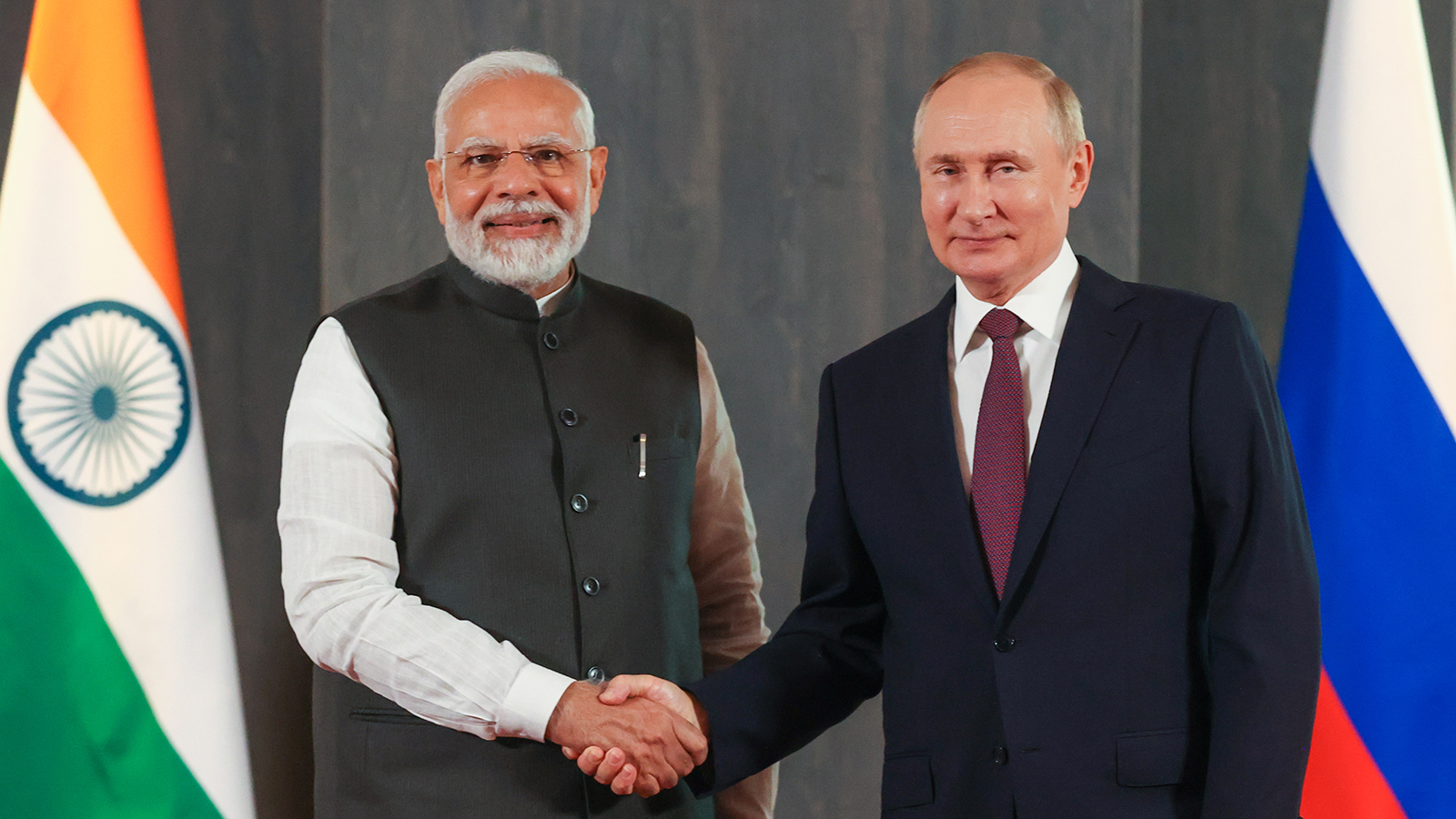 <p>Премьер-министр Индии Нарендра Моди и президент России Владимир Путин на саммите Шанхайской организации сотрудничества в Самарканде. 16 сентября 2022 года</p>