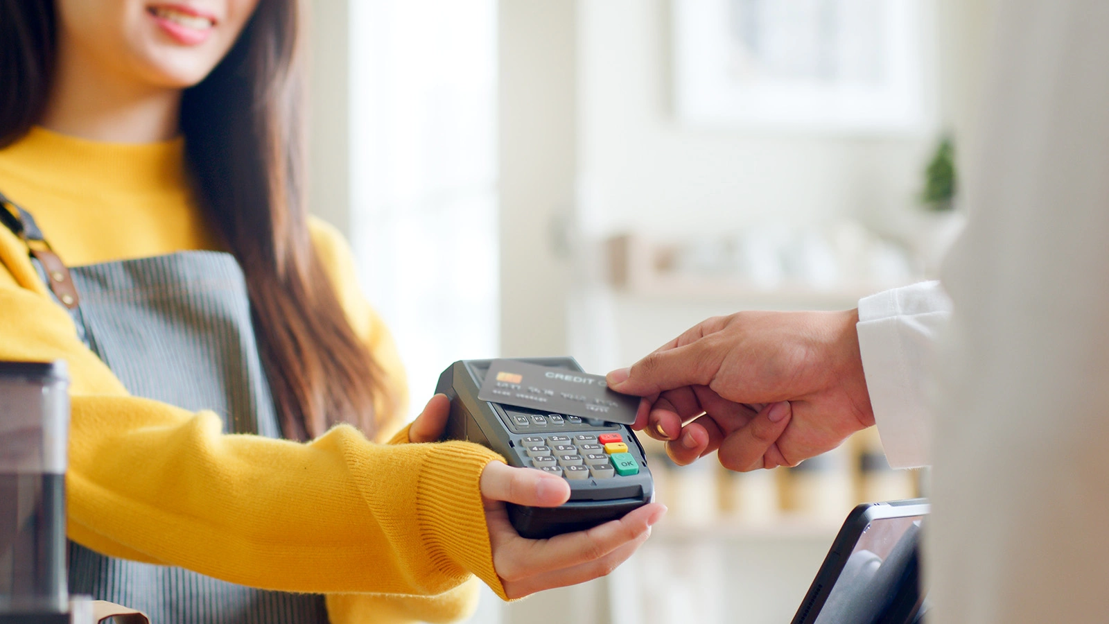 Россиян предостерегли от хранения крупных сумм на карте. Важно знать