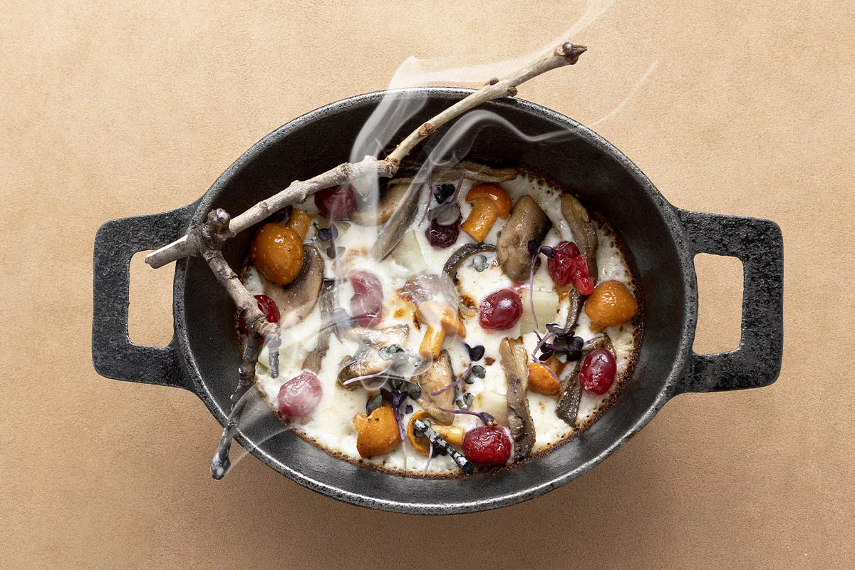 «Для меня всегда на первом месте вкус. Он должен быть ярким, цельным и оставаться в памяти. Иногда я сознательно делаю что-то традиционное, чтобы вызвать у гостя ностальгию»