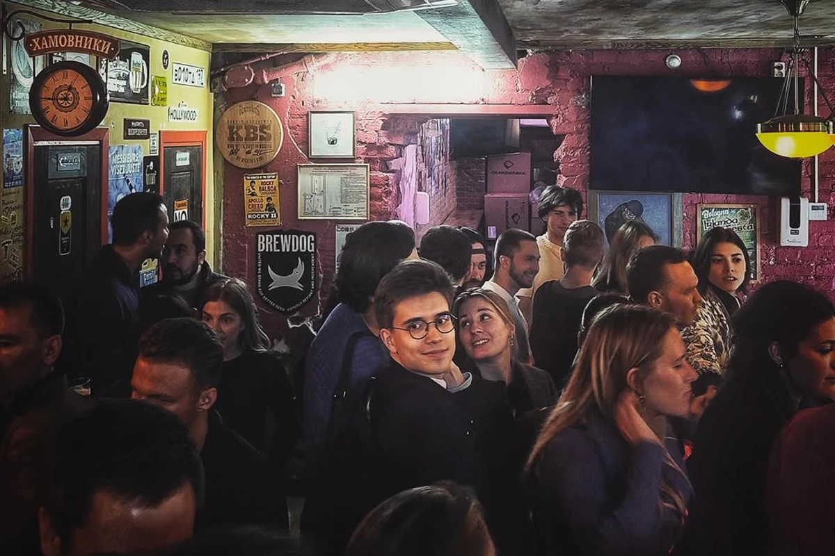 От домашней вечеринки до панк-бара: авторский гид по барам Москвы