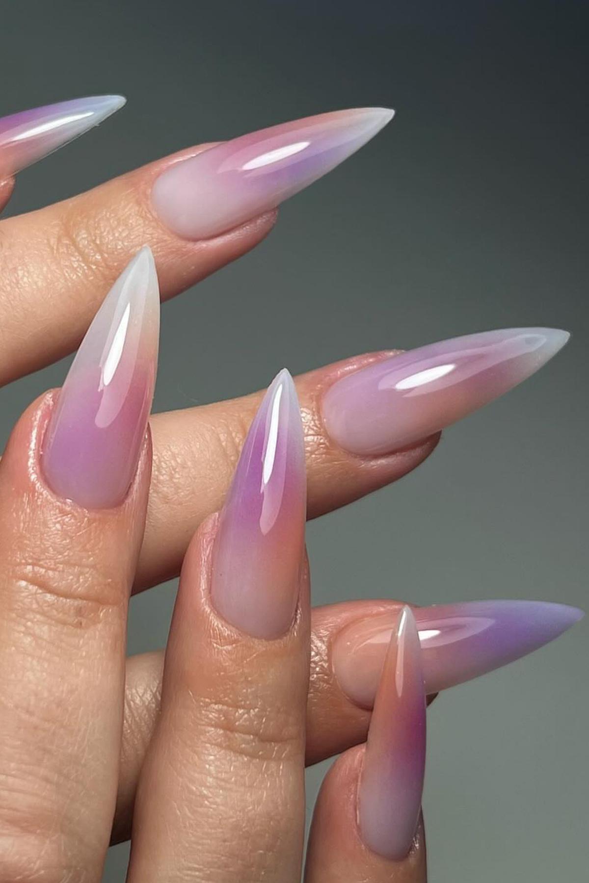 Можно использовать несколько тонов одного цвета