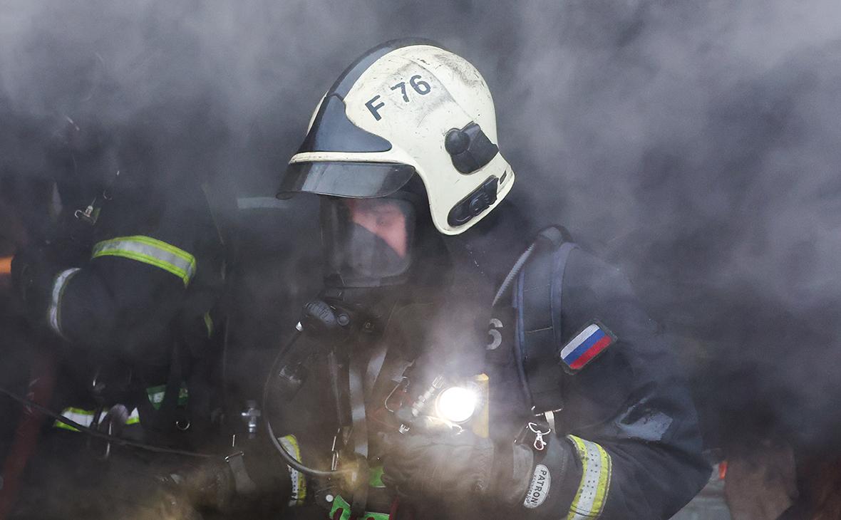 В Таганроге загорелся магазин после падения обломков БПЛА